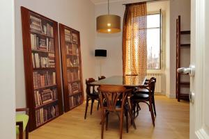 The library in Az apartmant