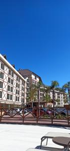 a large apartment building with a bench in front of it at Flat Pedra Azul in Aracê