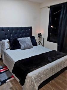 Cama o camas de una habitación en Apartamento en Pereira - Dosquebradas tel Tres uno dos dos cero siete ocho cero cero cinco
