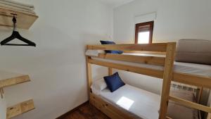 A bed or beds in a room at El Callejón