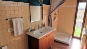 A bathroom at El Callejón Még 33 kép