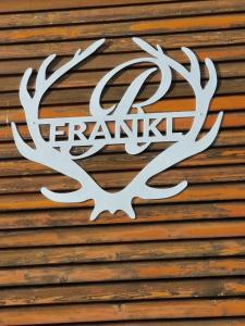 Certificato, attestato, insegna o altro documento esposto da Haus Frankl