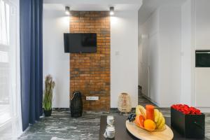 Telewizja i/lub zestaw kina domowego w obiekcie Lumina cozy apartments Manufaktura