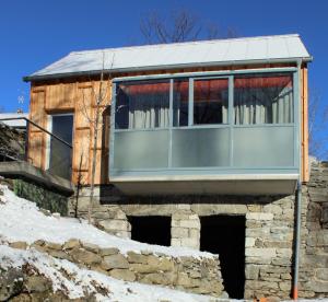 a house with a window on top of a stone building at Maison 4 petite Casa design nel parco naturale in Crodo
