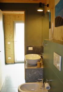 a bathroom with a sink and a large mirror at Maison 4 petite Casa design nel parco naturale in Crodo