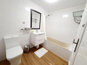 Zdjęcie z galerii obiektu Ground floor apartment w Maladze