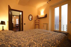 Säng eller sängar i ett rum på Pozzuolo Holiday House