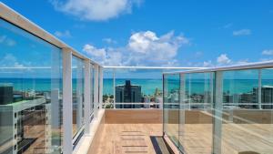widok na ocean z balkonu budynku w obiekcie Ilha do Caribe w mieście João Pessoa