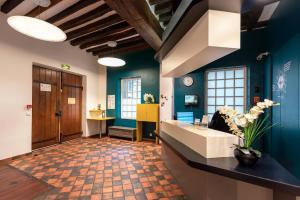 a lobby with a white couch and blue walls at MIJE MARAIS Hostel in Paris