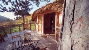 Nespecifikovaný výhled na hory nebo výhled na hory při pohledu z luxury tent