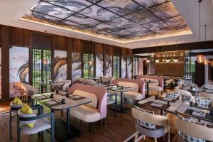 Ein Sitzbereich in der Unterkunft JW Marriott Khao Lak Resort and Spa