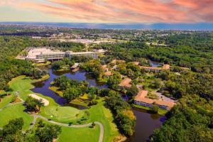 - Vistas aéreas al campo de golf del complejo en Sawgrass Marriott Golf Resort & Spa, en Ponte Vedra Beach