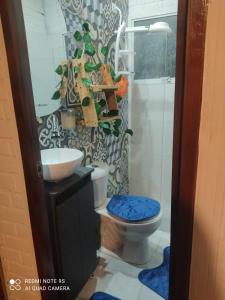 a bathroom with a toilet and a sink at Entre Nubes in Los Hornitos