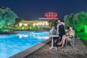 Bazén v ubytovaní Asteris Village alebo v jeho blízkosti