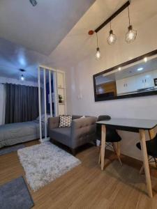 Χώρος καθιστικού στο The GetAway Place @ Pine Suites +11 φωτογραφίες