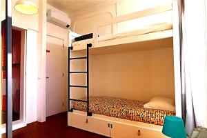 Uma ou mais camas em beliche num quarto em Aveiro Rossio Hostel