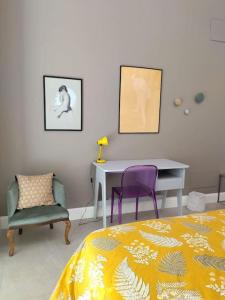 A bed or beds in a room at La vetrina sulla città