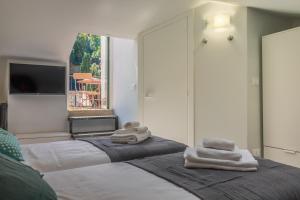 a bedroom with two beds with towels on them at Stella by PortofinoHomes in Portofino