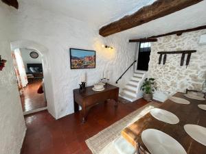een woonkamer met een tafel en stoelen en een trap bij Villa Harmonie - unique provençal charm in Antibes