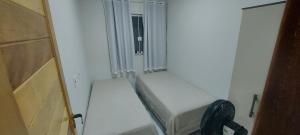 a small white room with a small window at apartamento para até 5 pessoas in Vila Velha +17 photos