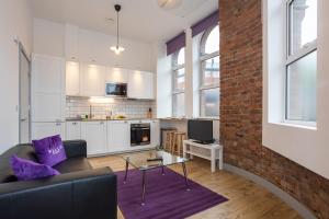 Η κουζίνα ή μικρή κουζίνα στο Pillo Rooms Serviced Apartments - Salford