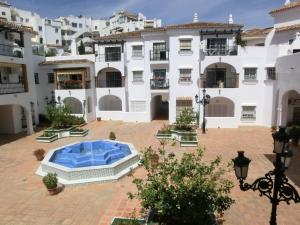 The swimming pool at or close to Pueblo Quinta