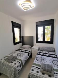 Postel nebo postele na pokoji v ubytování AL05: Newly built luxery 2 bed apartment,El Alamillo,roof terrace,close to beach