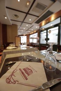 Restaurace v ubytování Hôtel Au Petit Caporal