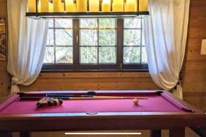 Zdjęcie z galerii obiektu Chalet de luxe avec jacuzzi Hammam et billard w mieście Allos