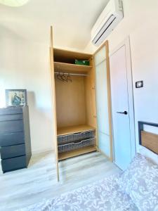 Łóżko lub łóżka w pokoju w obiekcie Piramides 1 Apartment