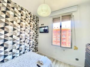 Łóżko lub łóżka w pokoju w obiekcie Piramides 1 Apartment
