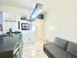 Kuchnia lub aneks kuchenny w obiekcie Piramides 1 Apartment