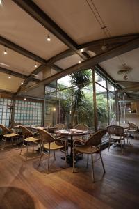Restaurace v ubytování Hôtel Au Petit Caporal
