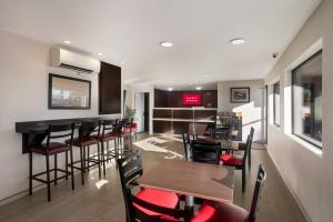 a restaurant with tables and chairs and a bar at Red Roof Inn Stockton in Stockton