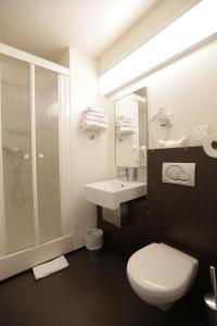 Koupelna v ubytování Hôtel Au Petit Caporal