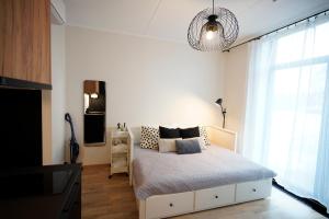 Postel nebo postele na pokoji v ubytování Riia Kvartal Apartment