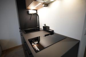 Kuchyň nebo kuchyňský kout v ubytování Riia Kvartal Apartment