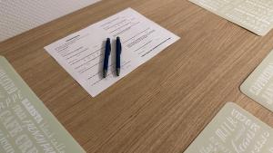 two pens sitting on top of a piece of paper at Ferienwohnung zum Winterberg in Elsterwerda