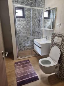 Kúpeľňa v ubytovaní Apartments Amfa + 37 fotografií