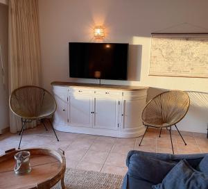 A television and/or entertainment centre at Villa "Les Greens" - Ste Maxime - 6 pers - Wifi - Proche Plages et Centre-Ville