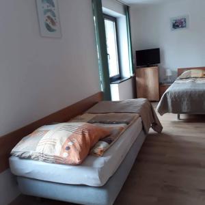 Cama o camas de una habitación en Pokoje Gościnne MONIKA