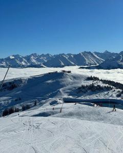 a group of people skiing down a snow covered slope at Ferienwohnung Traumblick -Familie Seber in Mittersill