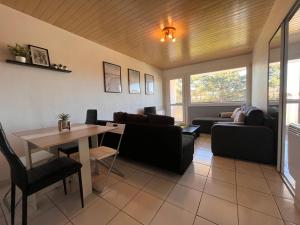 a living room with a couch and a table at T2 Mimizan plage in Mimizan