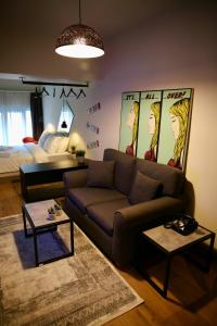 A seating area at Urban Living 4