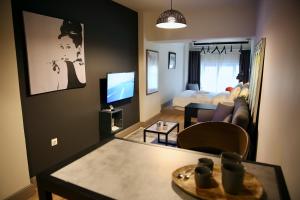 A television and/or entertainment centre at Urban Living 4