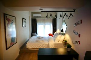 A bed or beds in a room at Urban Living 4