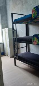 a room with a bunk bed in a room at Lapa Casa Hostel in Rio de Janeiro