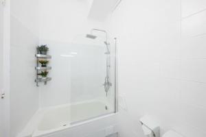 Ett badrum på LB Nice Apartment Sagrada Familia