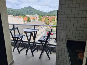 En generel udsigt til bjerge eller udsigt til bjerge taget fra lejligheden + 4 billeder