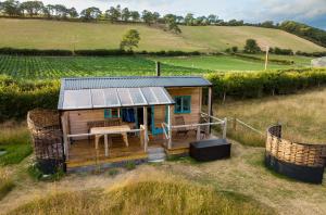 Gallery image of Dôl Swynol Glamping Luxury cabin with outdoor bath in Aberystwyth